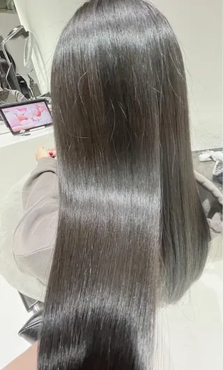 ロング カラー mai🐷髪質改善 🖤透ける暗髪🖤のヘアスタイル