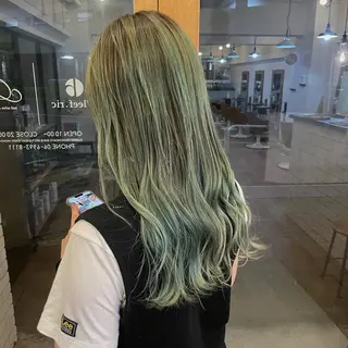 セミロング カラー ヘアアレンジ 🎗秋山勇 /三宮指名No.1のヘアスタイル