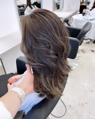 セミロング karin💋海外 バタフライカットのヘアスタイル