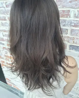 セミロング カラー CALAMARI所属・【渋谷で人気】艶髪× 髪質改善/ツヤカラーのヘアスタイル