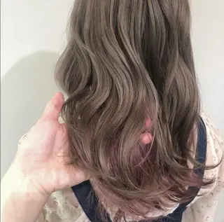 ミディアム カラー B.Chance所属・大友 琴羽のヘアスタイル