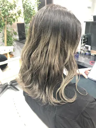 セミロング カラー FAVORE 【ファヴォーレ】のヘアスタイル