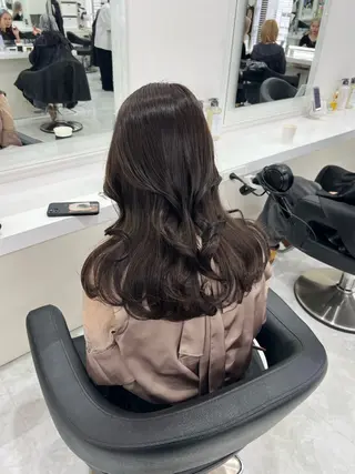 ロング カラー オリーブカラー🫒 レイヤーカット✂︎のヘアスタイル