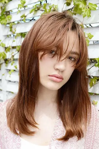 セミロング 平川 直子のヘアスタイル