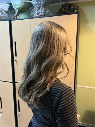 カラー ハイトーン🎀 hibikiのヘアスタイル