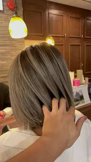 ミディアム 透け感•艶感カラー 池本　紘之のヘアスタイル