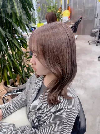 ミディアム カラー 岡野 静華のヘアスタイル