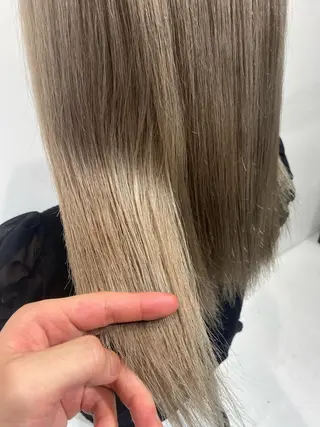 ミディアム ハイトーンエフェクト ブリーチいち丸のヘアスタイル