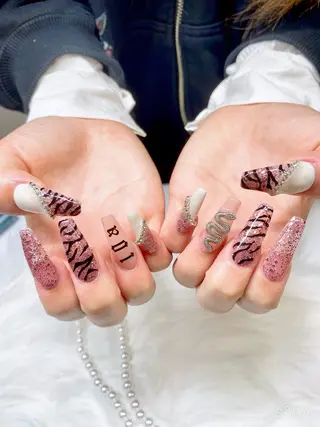 ネイル Vesper所属・ayaka ギャルネイル🎀のネイルデザイン