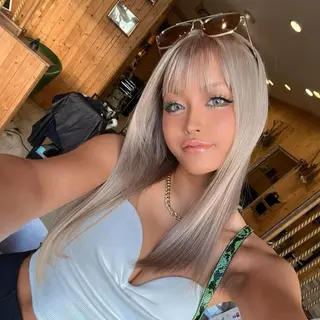 セミロング 韓国レイヤー外国人風 透明感カラー髪質改善のヘアスタイル