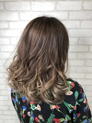 ミディアム カラー 西口徒歩20秒 寒色 カラーミディアムヘアのヘアスタイル