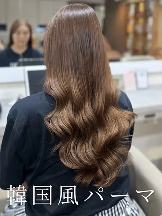 ロング 波巻きウェーブ 韓国風パーマ 纐纈のヘアスタイル