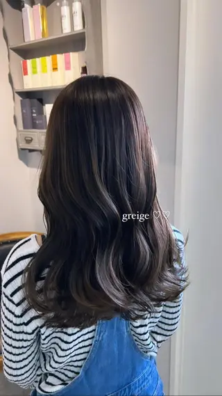 ロング 西村 美羽のヘアスタイル