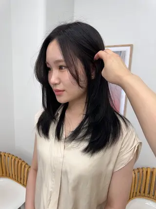 ミディアム 透明感カラー🫧⌇ 青🫐🩵のヘアスタイル