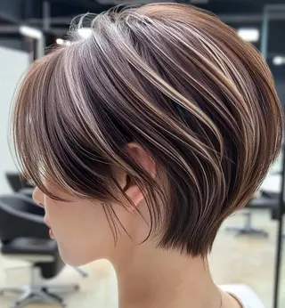 ショート カラー Misora/ボブ/ レイヤー/艶カラーのヘアスタイル