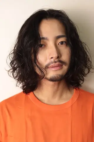 メンズ パーマ メンズ ヘアメイク ハイトーン キャロのヘアスタイル