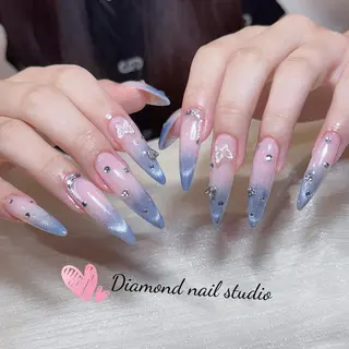 ヘアアレンジ YOYO 💅のネイルデザイン