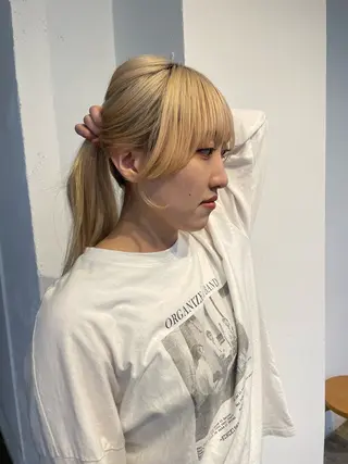 ロング ヘアアレンジ mina / 透明感ベージュカラーのヘアスタイル