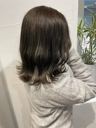 ミディアム カラー SHEARA BY CARE所属・. AYUKAのヘアスタイル