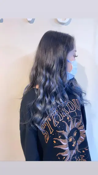 ロング 🌈8月末までシャ イン輝きハイトーン✨のヘアスタイル