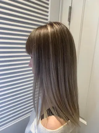 セミロング 渋谷ハイトーン/ デザインカラー阿部のヘアスタイル