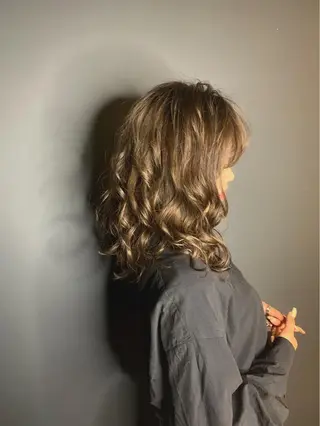 セミロング カラー diarスタイリスト 山田のヘアスタイル