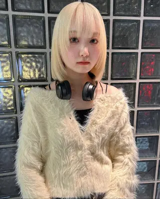 ショート カラー pele 梅田所属・PELEハイトーン shinobuのヘアスタイル