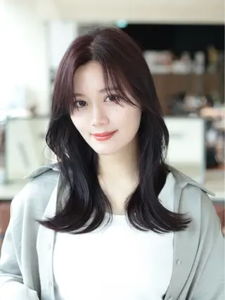 ミディアム カラー レイヤー/顔周り /透明感🩶高橋大のヘアスタイル