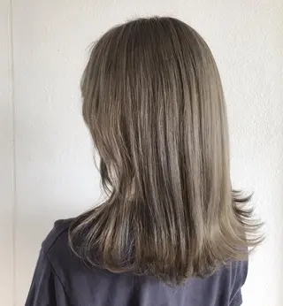 ミディアム カラー 佐山 聖玲奈のヘアスタイル