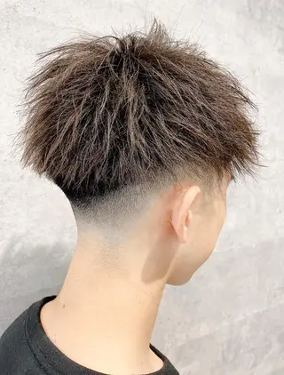 メンズ ＿WHITE鳳店 アンダーバーホワイトのヘアスタイル