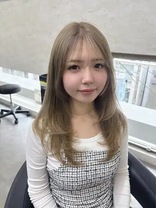 ロング カラー ブリーチなしカラー レイヤーカットのヘアスタイル