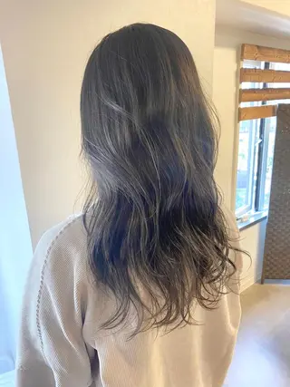 ロング ハルカ/透け感カラー /顔周りレイヤーのヘアスタイル