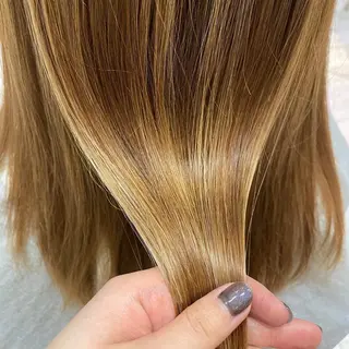 ロング カラー 🫧透け感⋆艶髪💎 山口アヤカのヘアスタイル