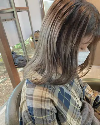 セミロング カラー 桑原 菜摘のヘアスタイル