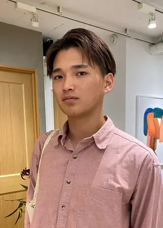 ミディアム メンズ センターパート 田形清流のヘアスタイル