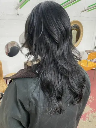 ロング qiie ワンカラー 黒染め 白髪染めのヘアスタイル