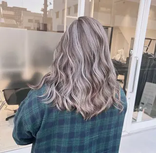 ロング カラー オフホワイトアンドなんば所属・福西 洋斗のヘアスタイル