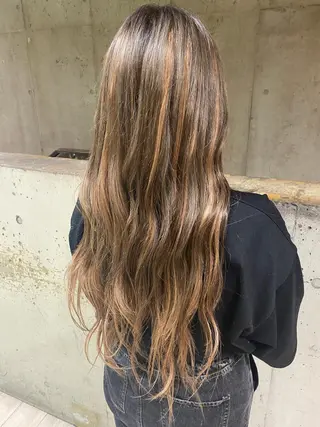 ロング カラー エクステ／インナー カラー 礒野朱里のヘアスタイル