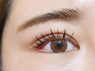 マツエク・マツパ 💜bora .のネイルデザイン