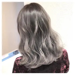 セミロング カラー biscohair 髪にドラマを。のヘアスタイル