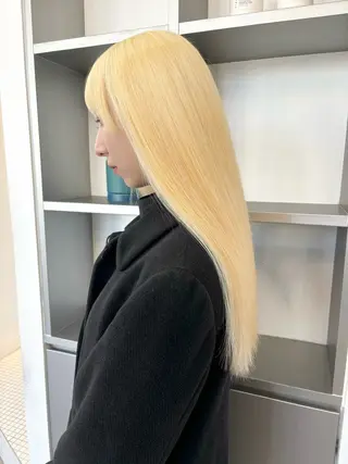 ロング カラー ヘアアレンジ 🎨ハイトーン/ 切りっぱなし みつきのヘアスタイル