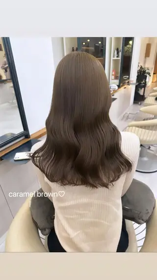 カラー リンダ所属・ベージュ/顔周り カット/スズキのヘアスタイル