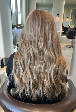 ロング OCHIAI KEISUKEのヘアスタイル