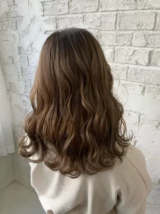 セミロング 🇺🇸ハイライト特 化美容師🇺🇸漆沢のヘアスタイル