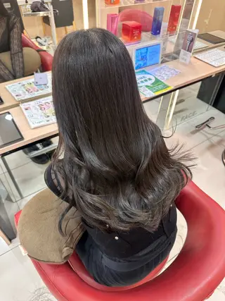 ロング 赤み消し艶カラー・ 透明感カラー×美髪のヘアスタイル