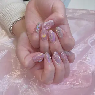 ネイル 𝘙𝘪𝘰𝘯𝘢 ...🕯🤍のネイルデザイン