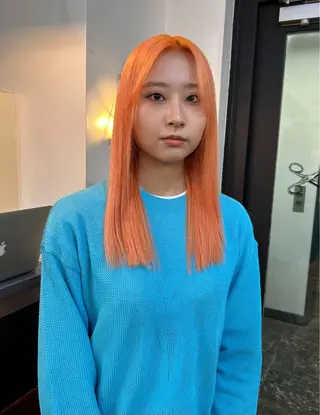 セミロング カラー ハイトーンカラー ⭐️NAZUNAのヘアスタイル