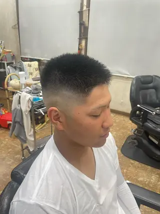 ショート メンズ 海老原 コウのヘアスタイル