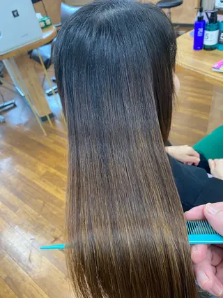 ミディアム ヘアーズ・サエミ所属・ヘアーズ・ サエミのヘアスタイル