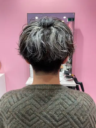 ショート カラー パーマ 山本 真之介のヘアスタイル